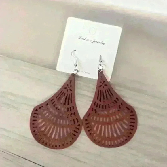NWT Boho wood Fashion Earings ❤️ - Picture 1 of 1